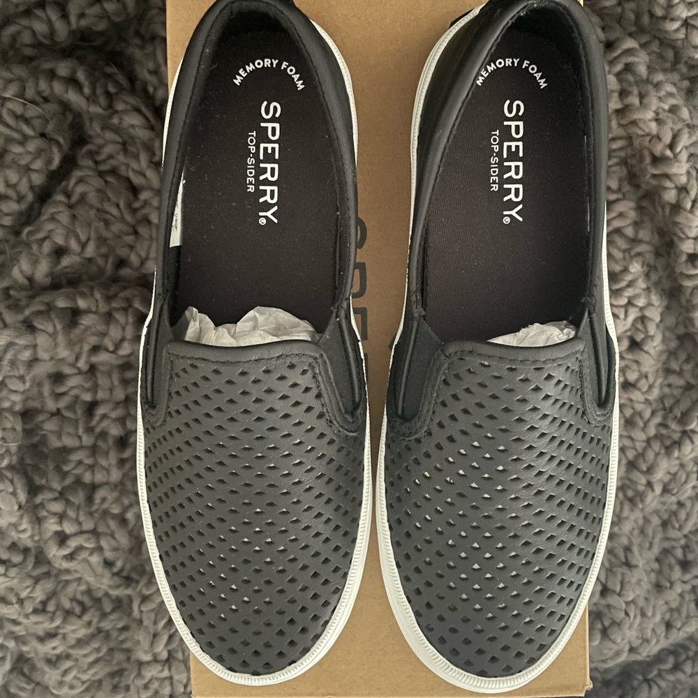 NEW Women’s Black Perforated Sperry - size 6